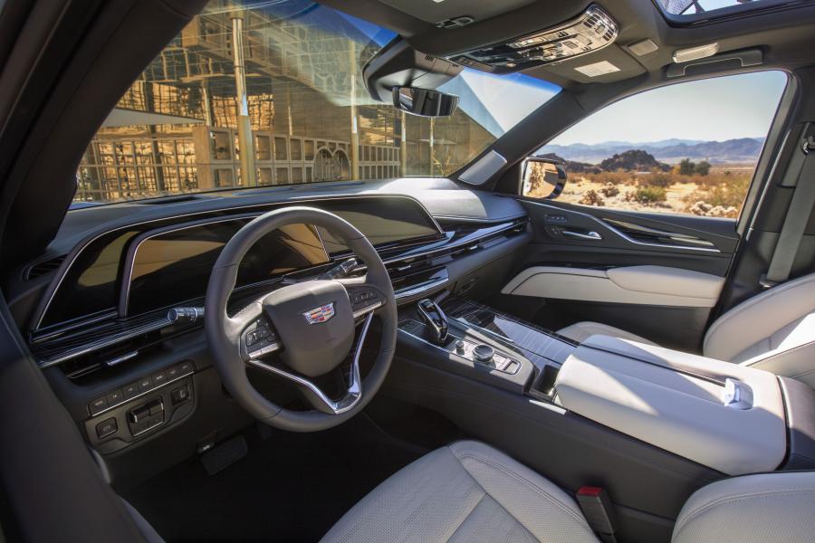 Торпедо Cadillac Escalade Platinum Sport 2020 года  (NA) (фото 3 из 26)